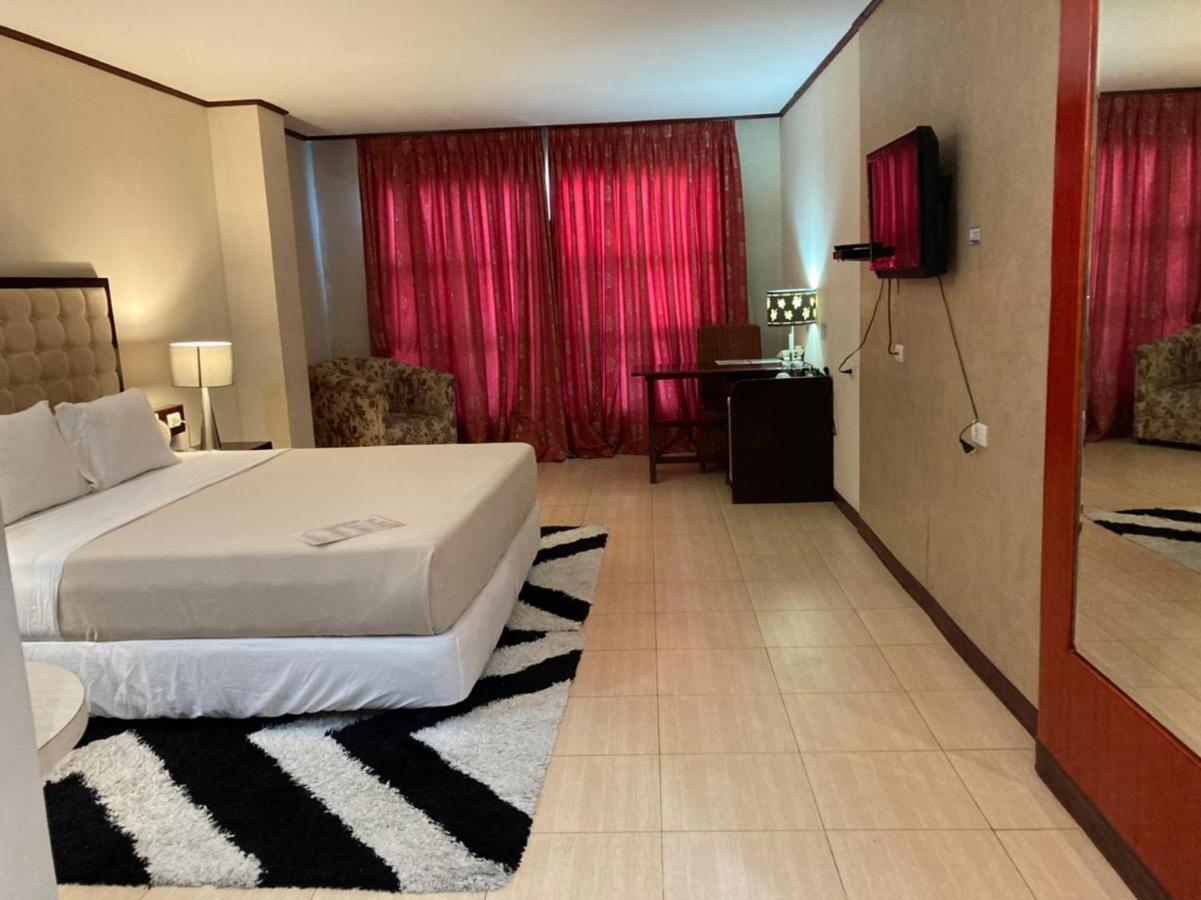 Cebu Dulcinea Hotel And Suites-Mactan Airport Hotel Lapu-Lapu City Buitenkant foto