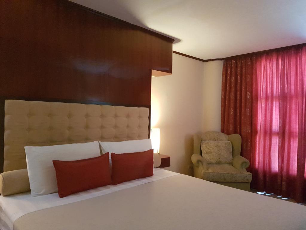 Cebu Dulcinea Hotel And Suites-Mactan Airport Hotel Lapu-Lapu City Buitenkant foto