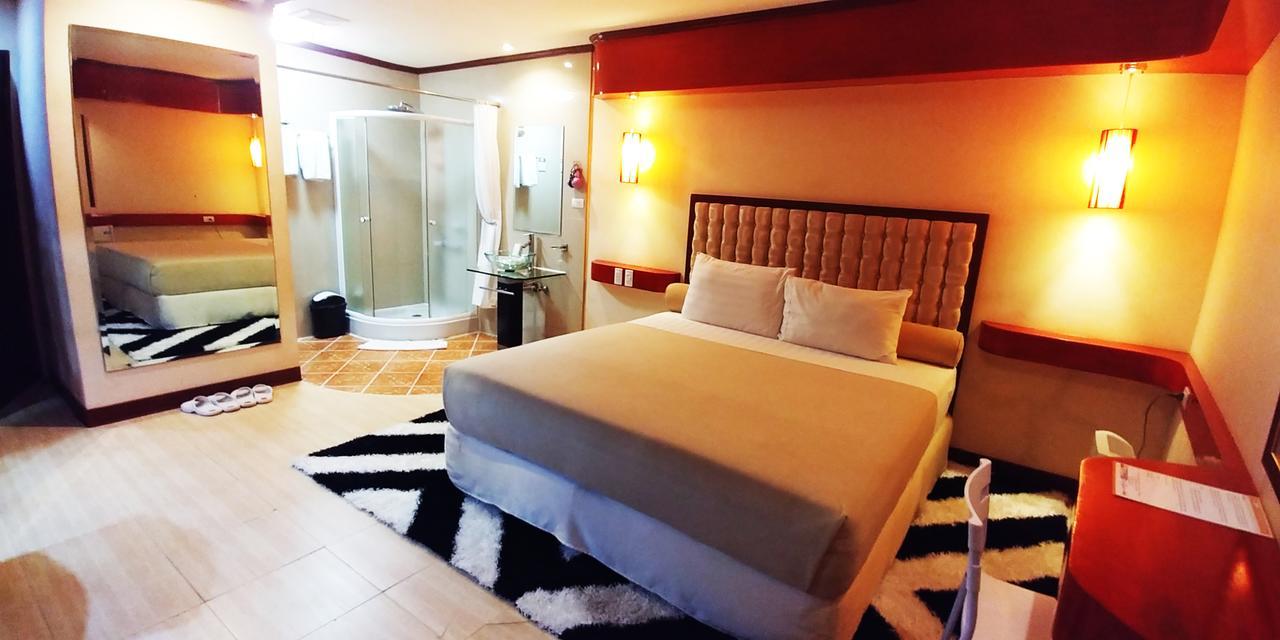 Cebu Dulcinea Hotel And Suites-Mactan Airport Hotel Lapu-Lapu City Buitenkant foto